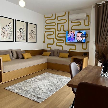 Flora Apartments Sarande Bagian luar foto