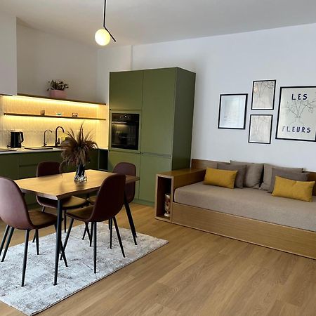 Flora Apartments Sarande Bagian luar foto