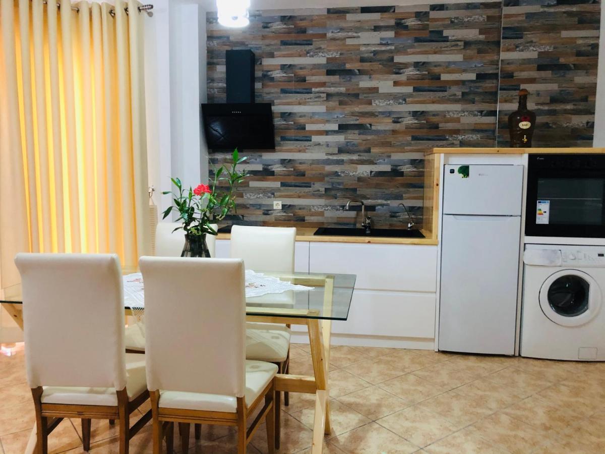 Flora Apartments Sarande Bagian luar foto