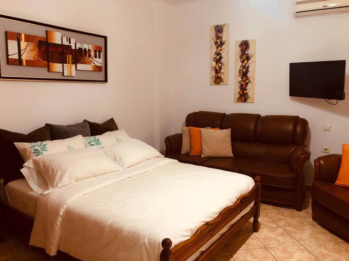 Flora Apartments Sarande Bagian luar foto