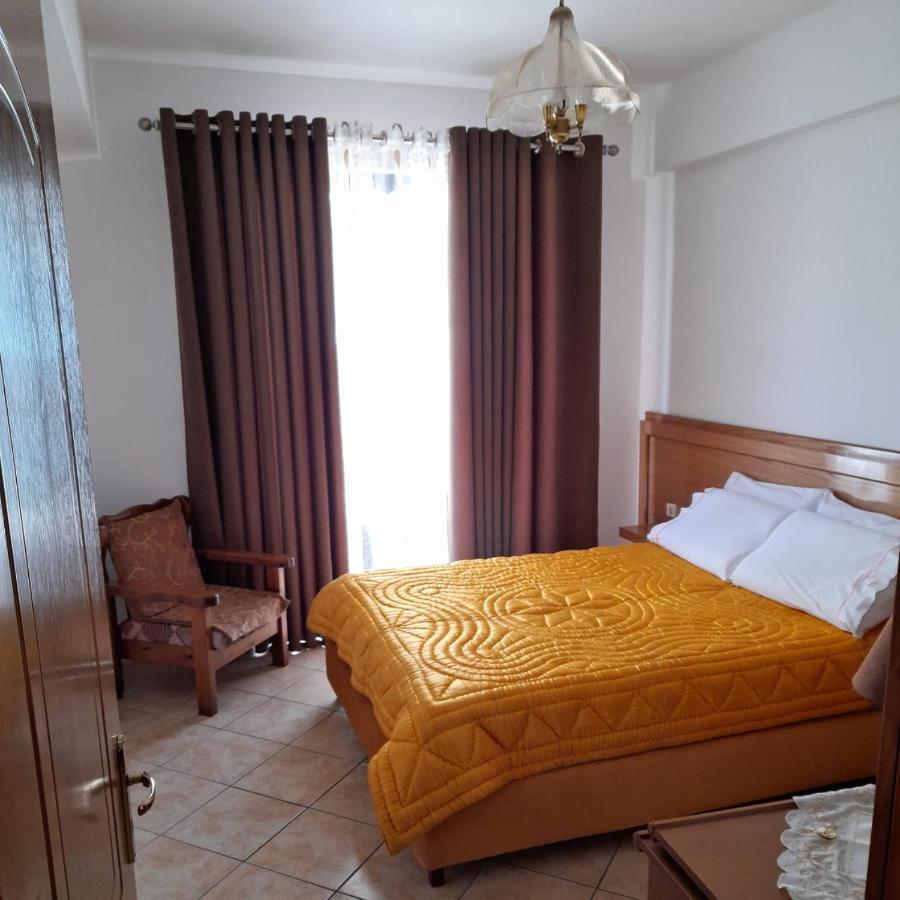 Flora Apartments Sarande Bagian luar foto