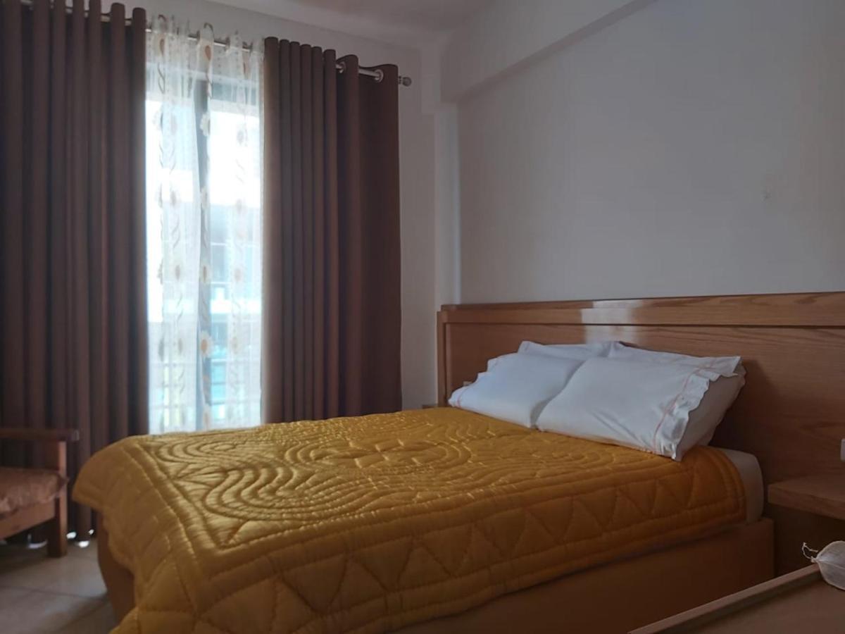 Flora Apartments Sarande Bagian luar foto
