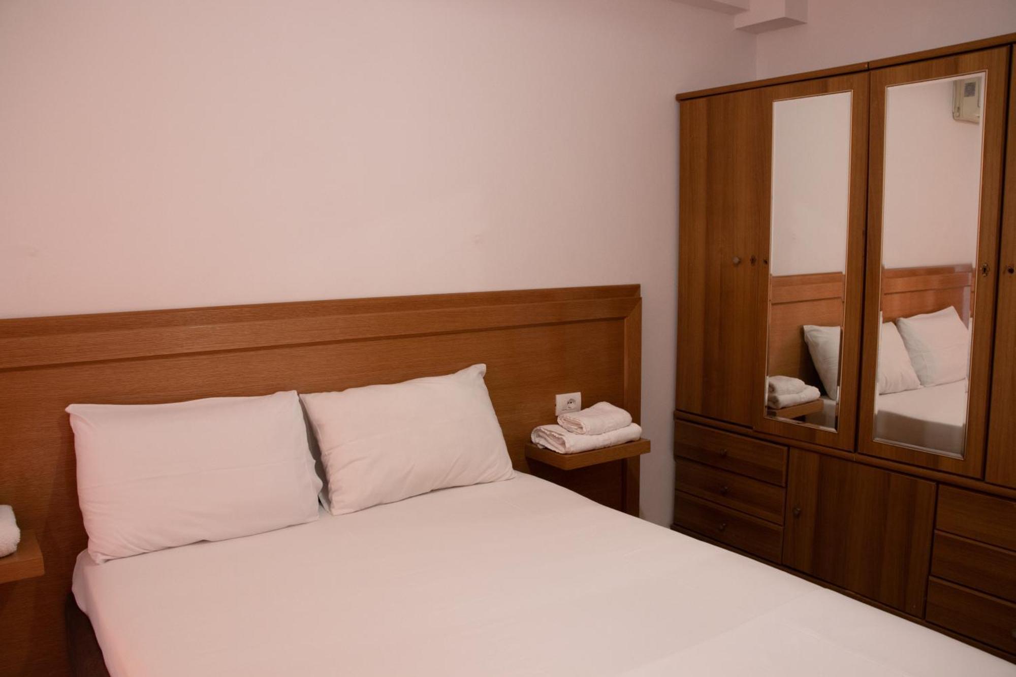 Flora Apartments Sarande Bagian luar foto