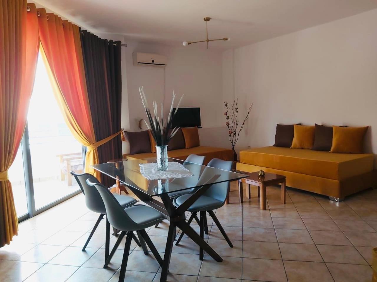 Flora Apartments Sarande Bagian luar foto
