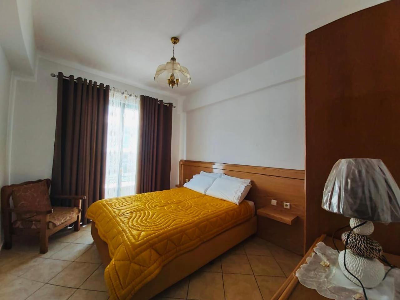 Flora Apartments Sarande Bagian luar foto