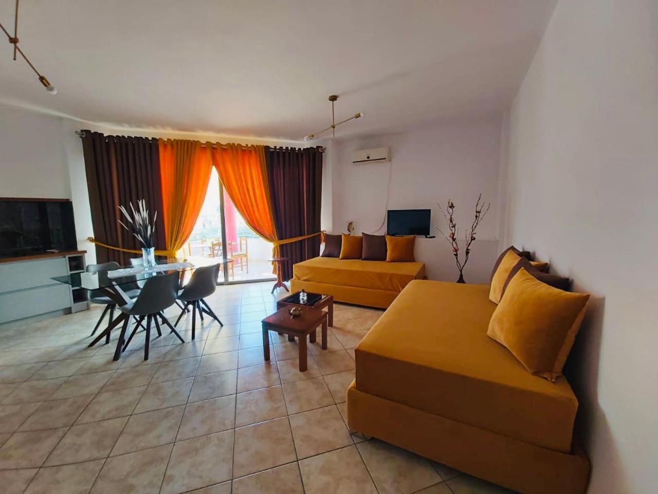 Flora Apartments Sarande Bagian luar foto