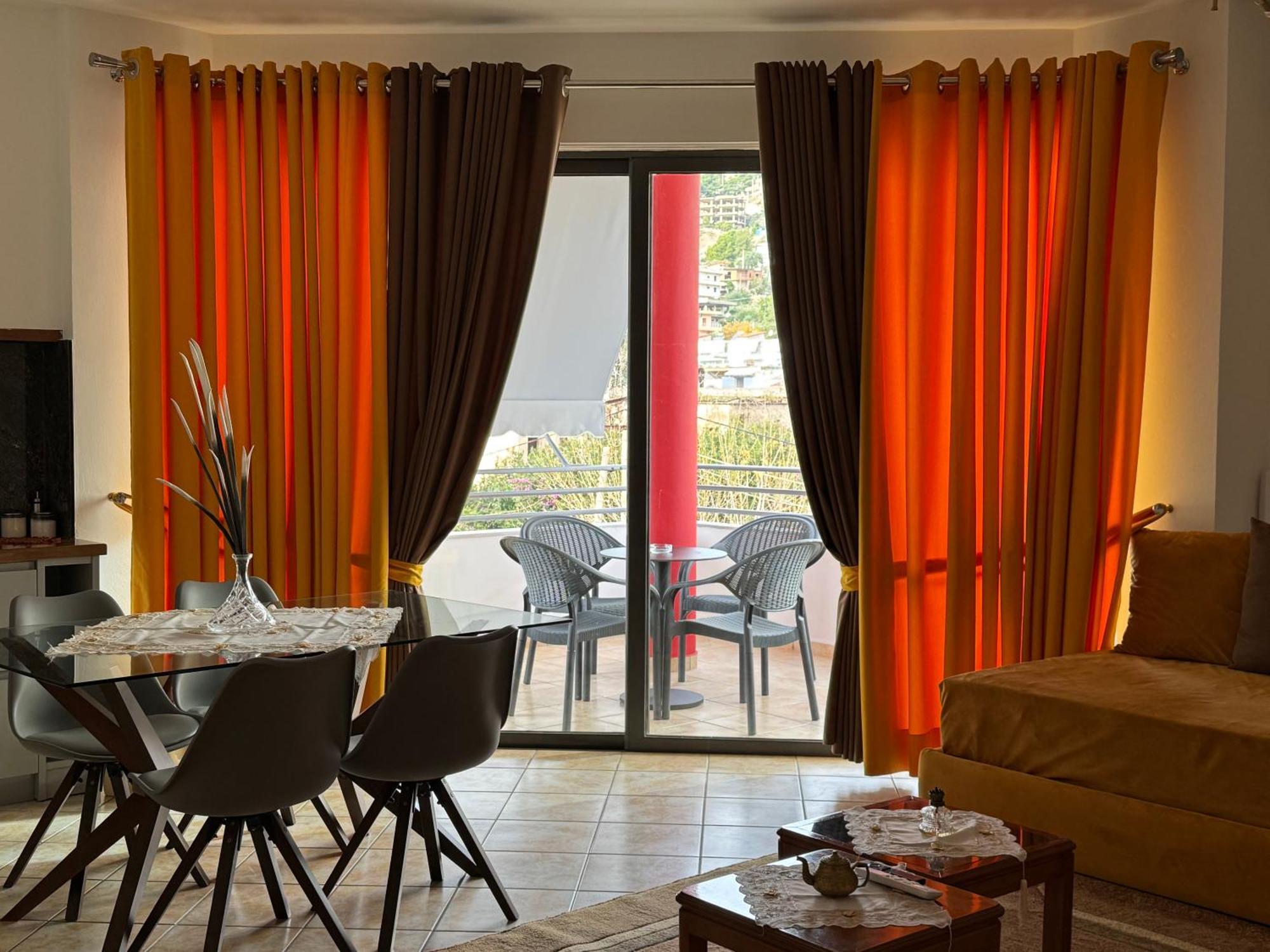Flora Apartments Sarande Bagian luar foto
