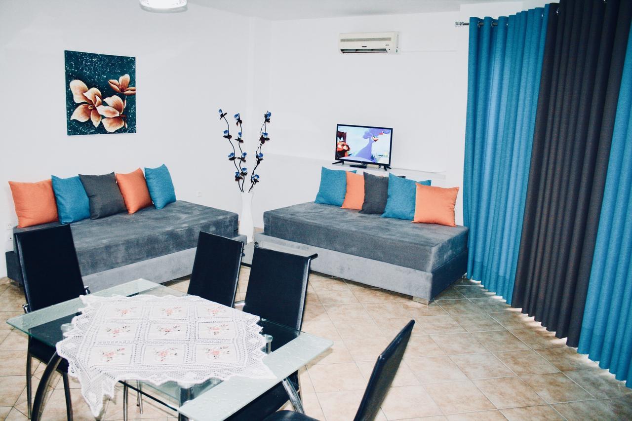 Flora Apartments Sarande Bagian luar foto
