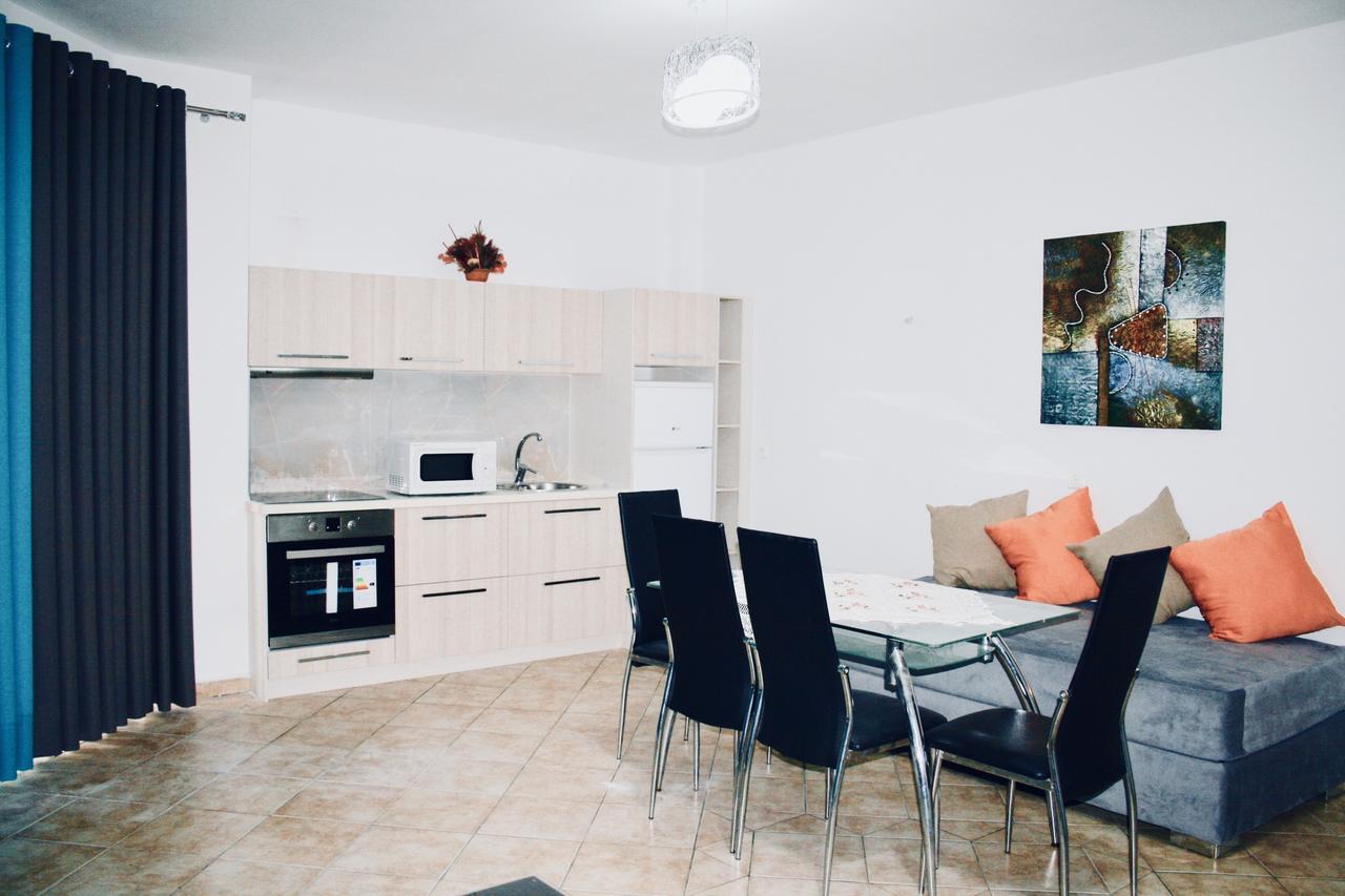 Flora Apartments Sarande Bagian luar foto